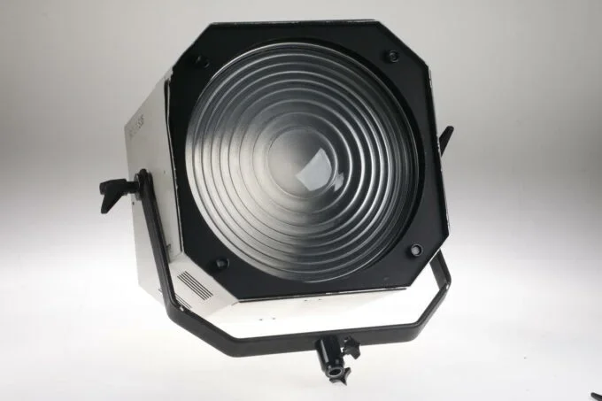 Fresnel Spot Light S35