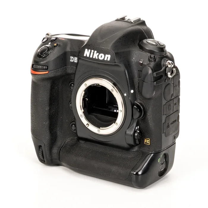 Nikon D5 mit CF-Kartenslot gebraucht
